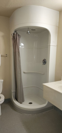 Bathroom 3, AMERICAN INN, Bell