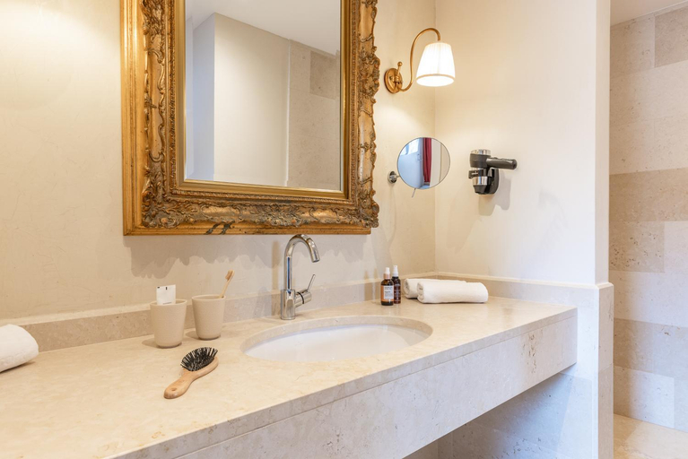 Bathroom 5, Hotel Fameli, Bolzano