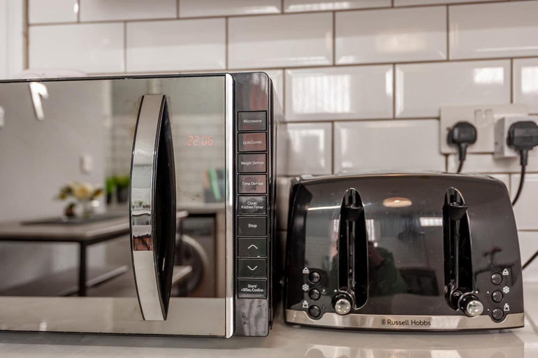 Microwave, Leeds Lovely Home, 4 Beds Sleeps 9,free Parking, Leeds