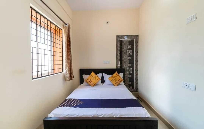 Room 4, Hotel Sri Meda Marketing, Bangalore