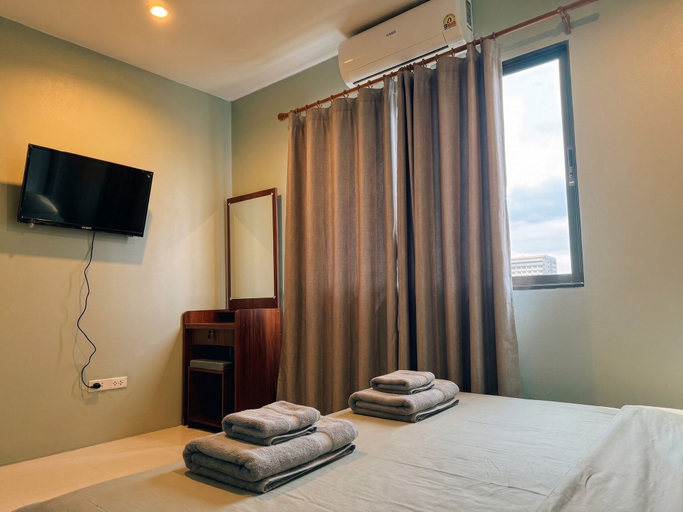 Bedroom 2, Orient Hotel, Pattaya