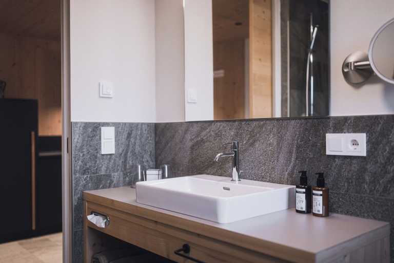 Bathroom 3, Kessler's Mountain Lodge, Bolzano