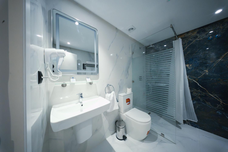 Bathroom 4, Hotel BouBabel, Nador