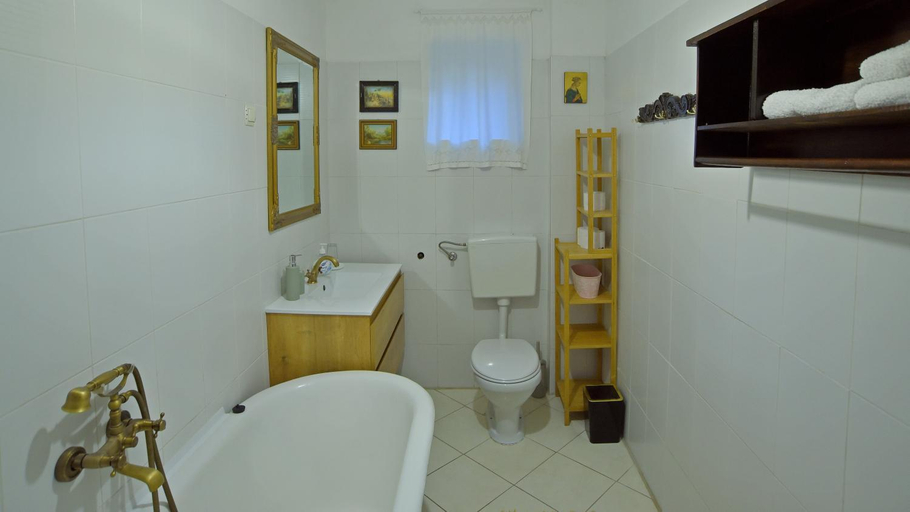 Bathroom 2, Central & Vintage Apartment Sinj, Sinj