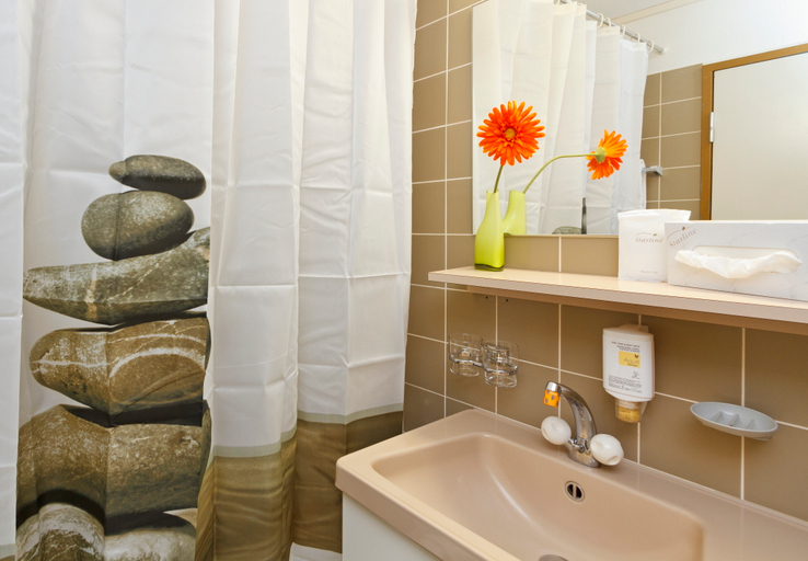 Bathroom 4, Derby Swiss Quality Hotel, Interlaken