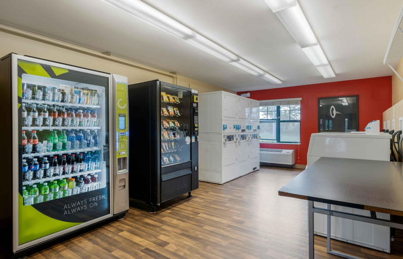 Food & Drinks 5, Extended Stay America Suites Chicago Gurnee, Lake