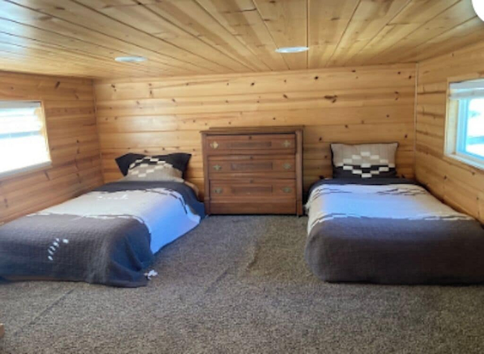 Room 3, Smokiam RV Resort, Grant