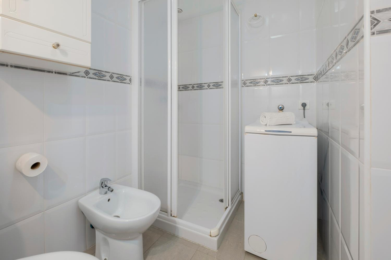 Bathroom 4, Estudios 79, Málaga