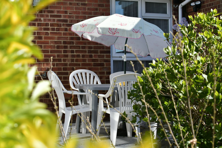 Outdoor dining 4, Amazing Beachside 2Bd Family Home With Garden, Kent