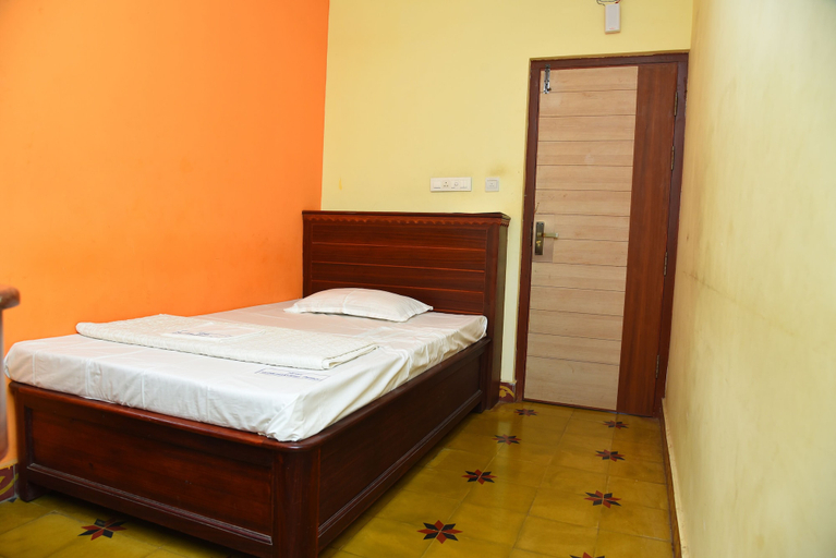 Bedroom 4, Hotel Subhalakshmi Palace, Sivaganga