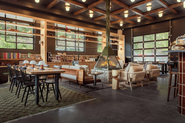 Food & Drinks 5, The Ozarker Lodge, Taney