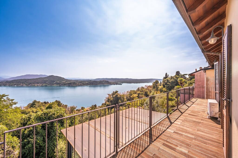 Terrace/patio 4, Villa Arona 4br/2ba Sleeping up to 14 Guests, Novara