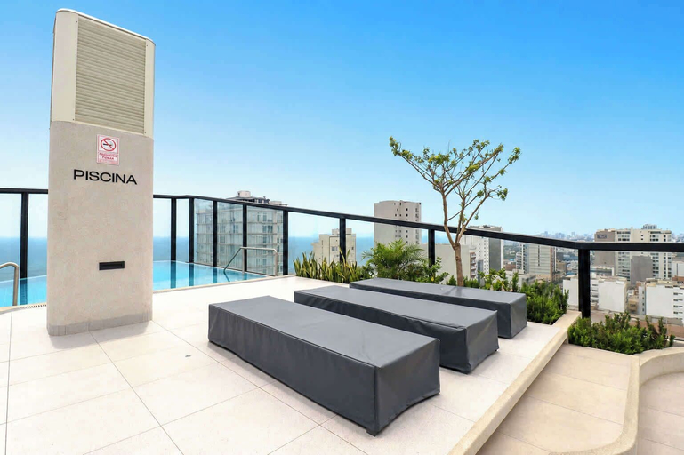 Room 5, w Scenic 2BR w Balcony View in Miraflores, Lima