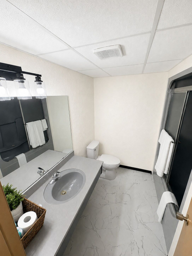Bathroom 3, Maple Creek Motor Inn, Division No. 4