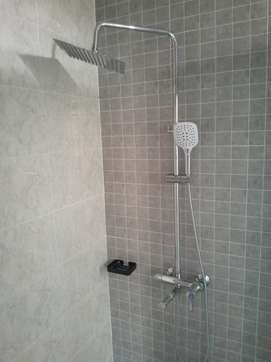 Bathroom 4, Coconut Gardens, Tema