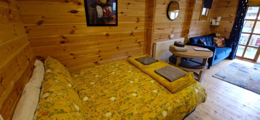 Room 5, Muntjac Lodge dog friendly nr Anderby Creek, Lincolnshire