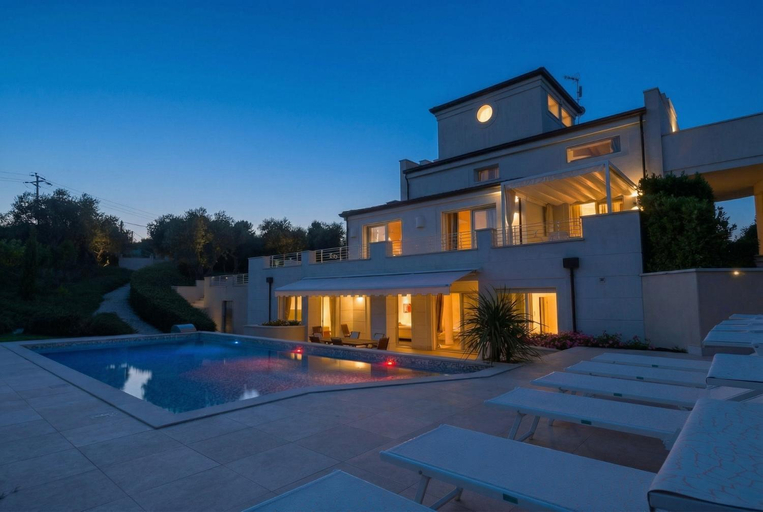 Exterior & Views 1, VILLA MANDARA 8&2, Emma Villas, Rimini