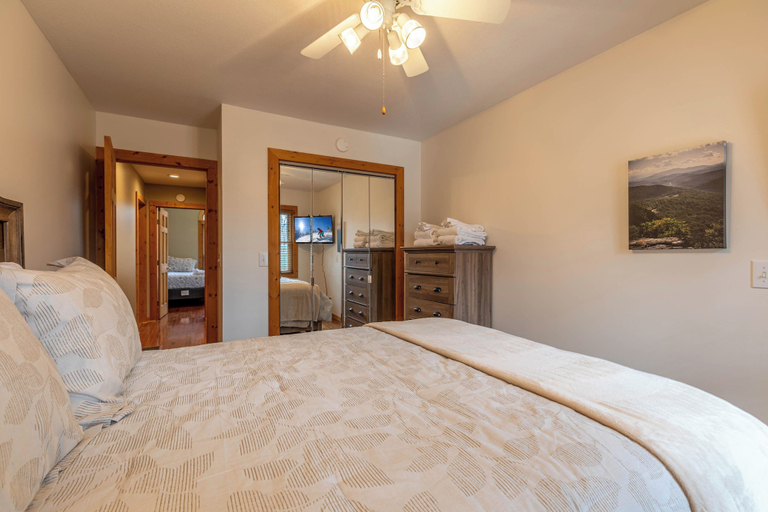 Interior 5, White Tail Cottage, Watauga
