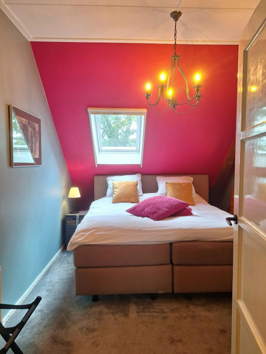 Bedroom 2, Hof van Eden, Neerijnen