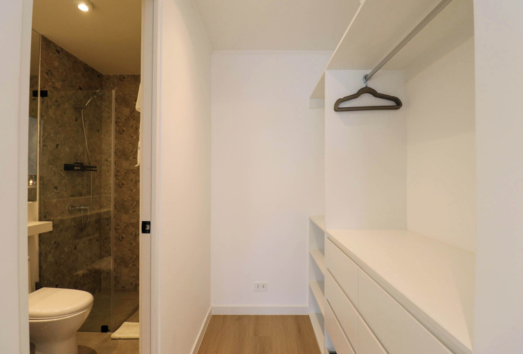 Room 2, w Scenic 2BR w Balcony View in Miraflores, Lima