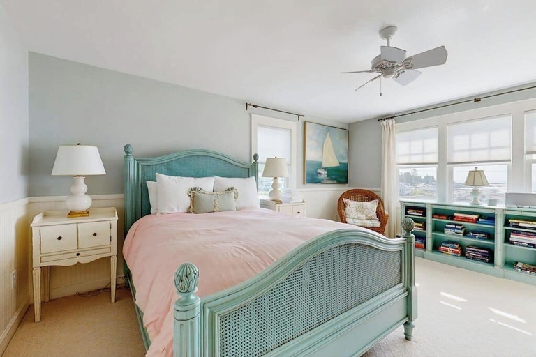 Room 4, Oceanfront Home Incredible Ocean Views, Deck & Location, Lincoln