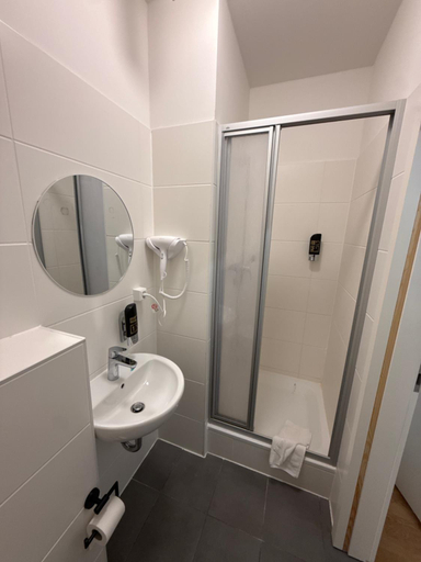 Bathroom 2, Potsdamer Inn, Berlin