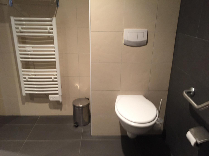 Bathroom 3, Brit Hotel Golfhotel Saint Samson, Côtes-d'Armor