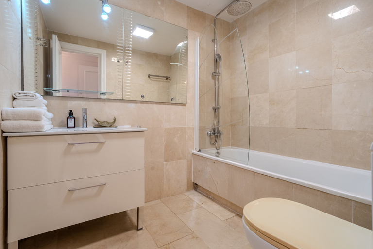 Bathroom 5, Lalq13 Stunning Frontline Golf 3 Bed Apt, Málaga