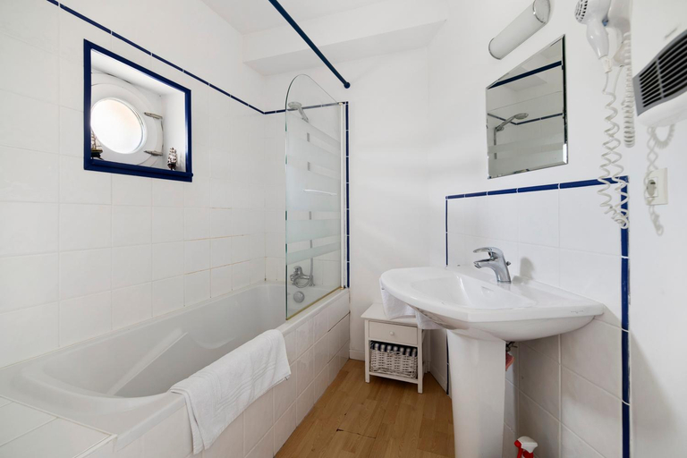 Bathroom 3, Aux Berges Du Saint Ferreol, Tarn