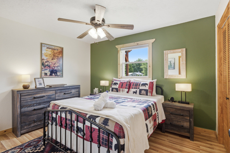 Room 5, Webster Lodge At Covemont 3 Bedroom Cabin, Sevier