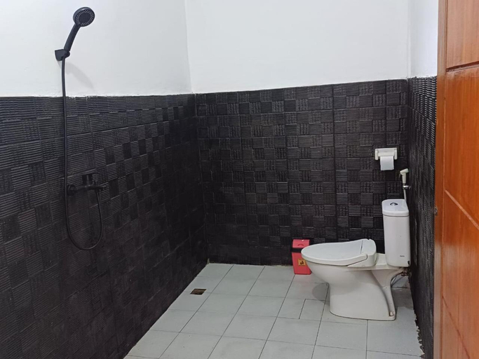 Bathroom 2, Black Sweet Homestay Dua, Lombok