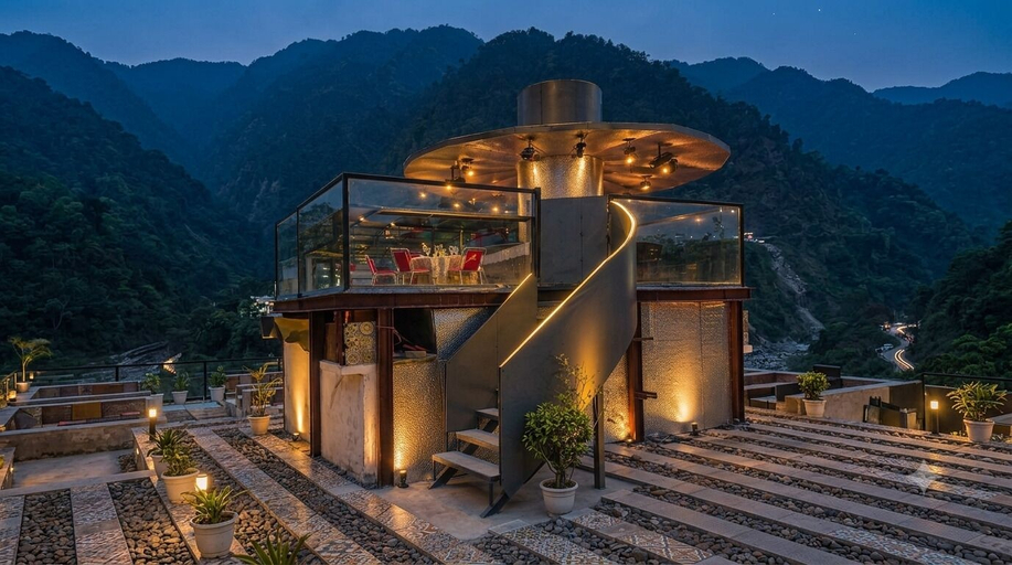 Exterior & Views