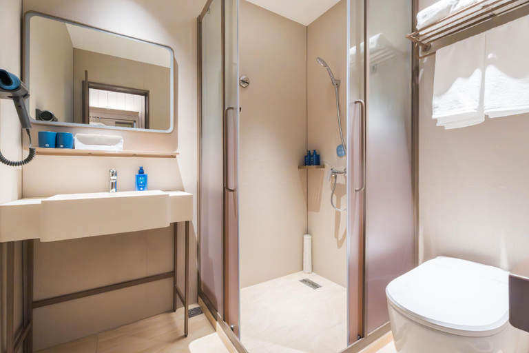 Bathroom 5, Hanting Hotel (Urumqi Youhao), Ürümqi