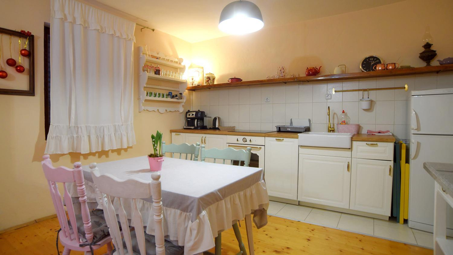 Others 4, Central & Vintage Apartment Sinj, Sinj