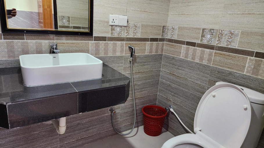 Bathroom 5, Hotel Cox Rotana, Cox's Bazar