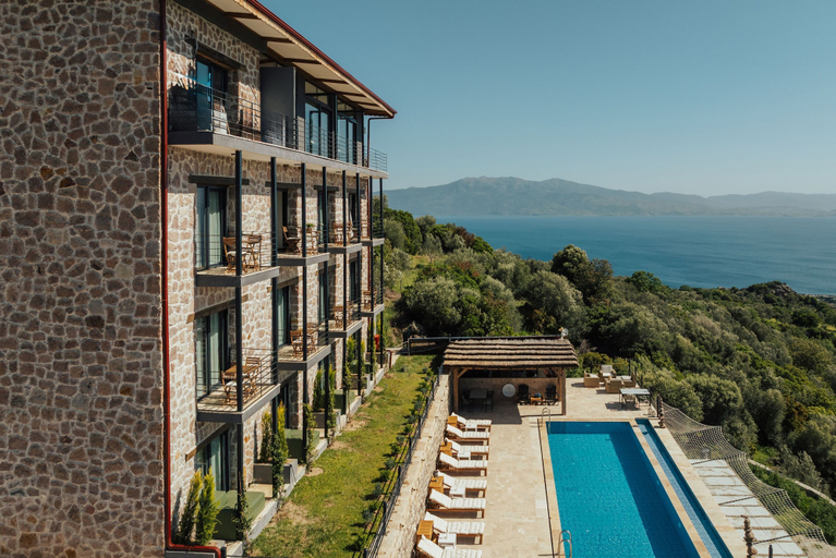 Exterior, Serotonin, Ayvacık