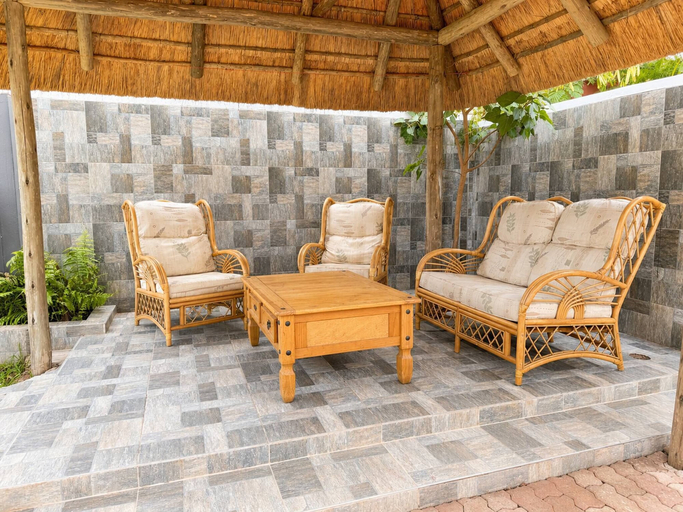 Terrace/patio 4, Modern Vic Falls Home, Hwange