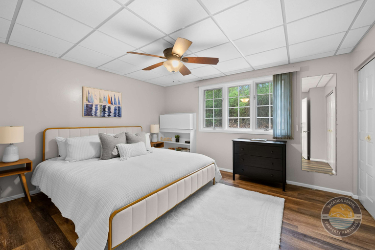 Interior 4, Lake Como Condo With Lake Views and Pool, Walworth