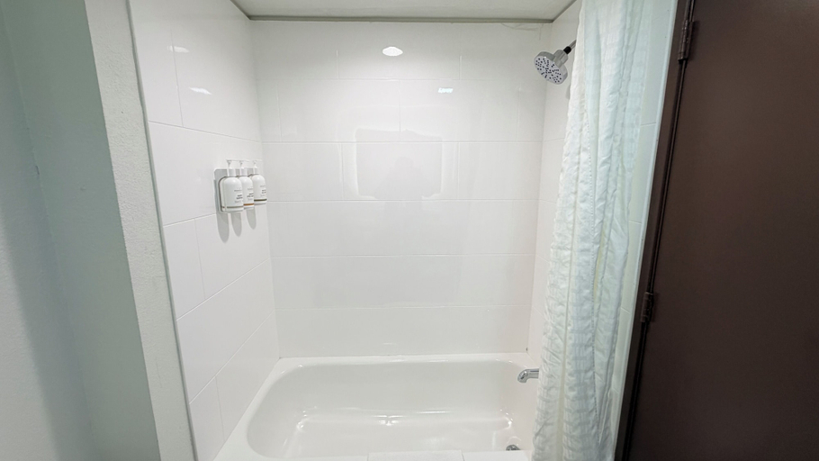 Bathroom 4, Wingate Athens, Clarke