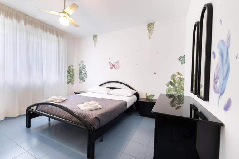 Room 3, Charming 3-bedroom Apartment in Riccione With Free Parking, Rimini