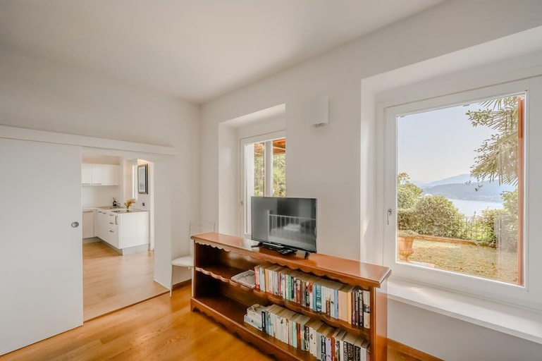 Interior 3, Villa Arona 4br/2ba Sleeping up to 14 Guests, Novara