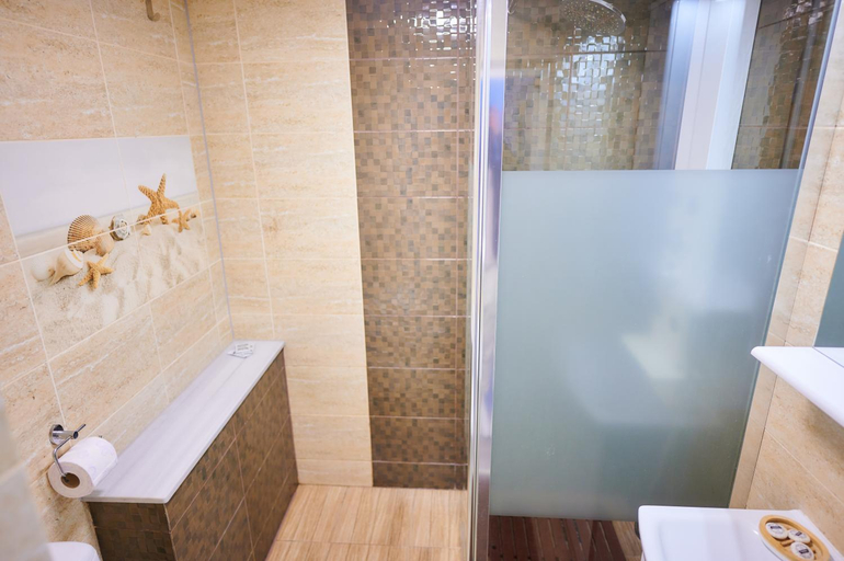 Bathroom 5, Poiana Bucovat, Partestii De Jos