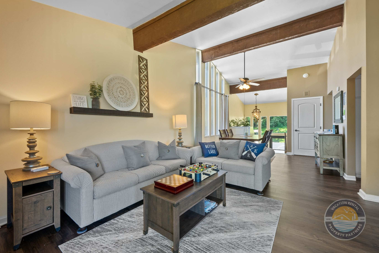 Interior 5, Modern Lake Geneva Condo With Views, Walworth