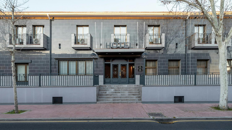 Exterior & Views