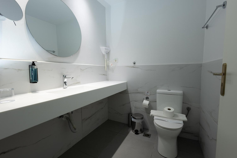 Bathroom 5, Dore Hotel, Crete