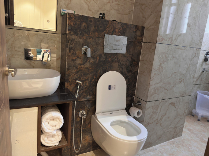 Bathroom 2, Hotel Le Mirage, Sahibzada Ajit Singh Nagar