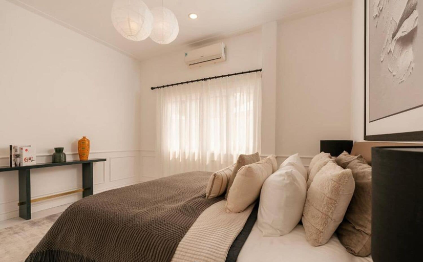 Room 4, Gorgeous Grand Pool Villa in D2 by Ray, District 2
