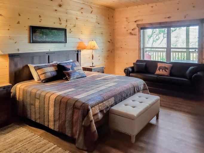 Room 2, Smoky Mountain Dreams, Sevier