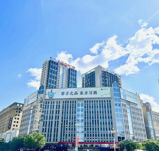 Exterior & Views