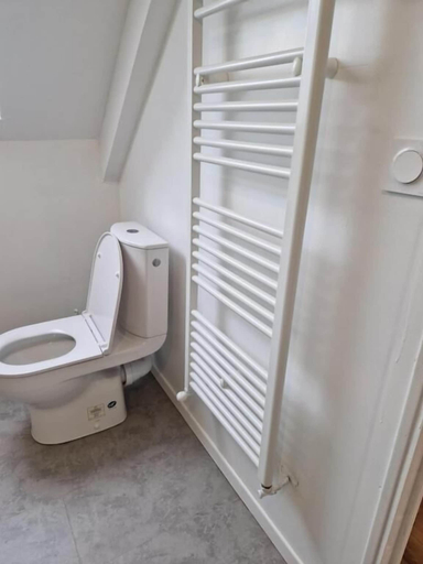 Bathroom 4, Armor Business Rooms, Finistère